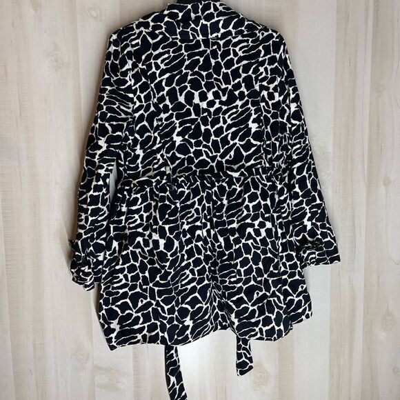 Luii black and white animal print long sleeve jacket, size XL - Picture 11 of 16